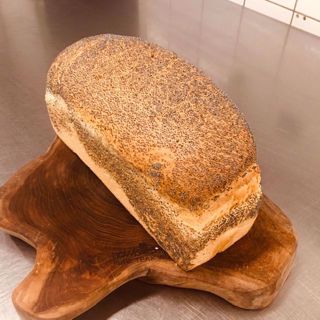 Afbeelding van Wit maanzaad tarwe brood