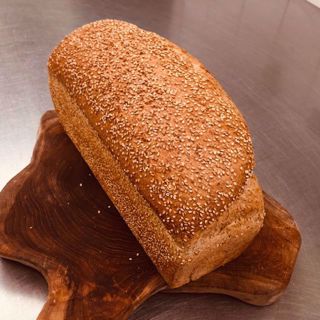 Afbeelding van Bruin sesamzaad tarwe brood